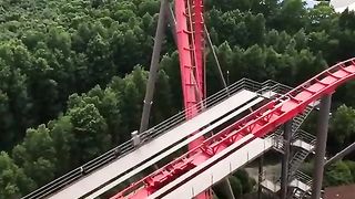 Crazy roller coaster drop zone ! Only brave ! I would die