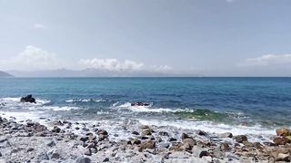 It's summer, let's go to the sea together!
