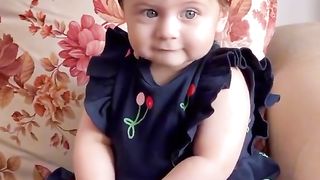 Blue eyes baby gilr