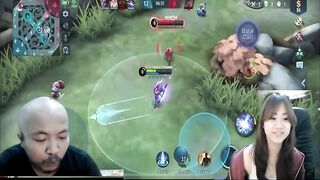 Funny moment Not focus playing to game