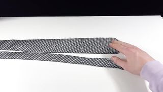 How to tie a tie in just 2 minutes..