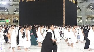 Umrah perform
