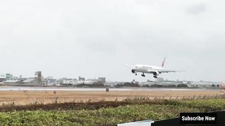 Japan Airlines Boeing 777 Performs a Go Around