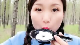 Challenge emoji eating