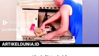 Kisah cinta dari 2 ekor ayam