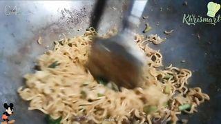 Cook Fried Noodles Mixed with Chicken Skin and Serve in 5 Minutes