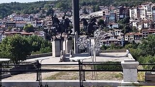ПАМЕТНИКЪТ НА  АСЕНЕВЦИ В ТЪРНОВО