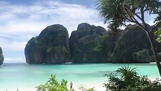 Pantai yang indah 2