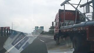 How dare a large truck collide?