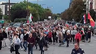 НА  ТЕЗИ КОЙ ИМ ДАВА   ТРИБУНА ?