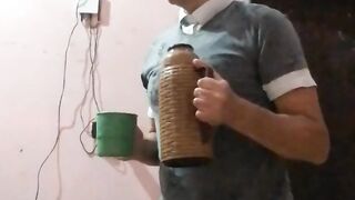 Falando e bebendo café