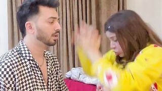 Iss Larki Nain Shouhar Ko Parshan Kardeya