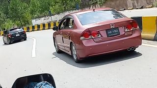 مری کے پہاڑوں پر بادلوں کے اترنے کا خوبصورت منظر