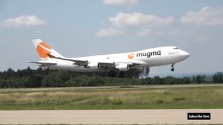 Magma Airlines Boeing 747 Plane Landing Amazing Video