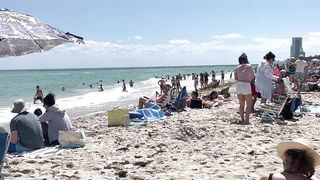 Live enjo to all USA walk  Miami beach