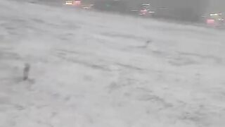 It's snowing 2