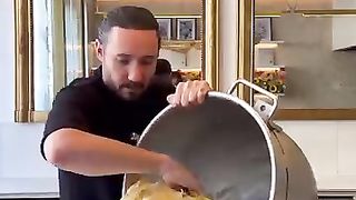 Dilicious cake making