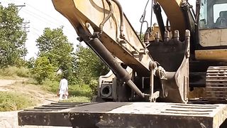 CAT excavator loaded....https://youtube.com/@pakistanisairsapatee