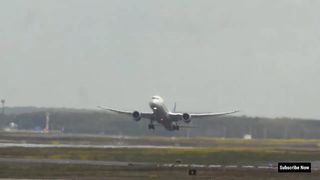 United Airlines Boeing 777 Plane Takeoff Amazing Video
