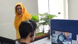 Meanajar Kay Saath Apko Koi Aor Bhee
