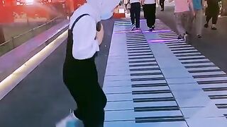 Street piano