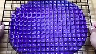 Satisfying paint clip