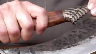 Sharpen the ultimate Ulu Axe
