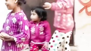 Little cute Babies Dance....