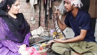 Funny video edhi neeyat nahi jutti theak kran di