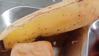 Makan siang anak pabrik