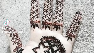 Gol tika mehndi design