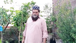 اپ بھی گملے اور مٹی چینج کریں