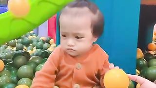 Lots of green and yellow balls