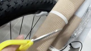 Sorry to disappoint everyone, this is still a mountain bike, mountain bike, cycling style, and free riding
