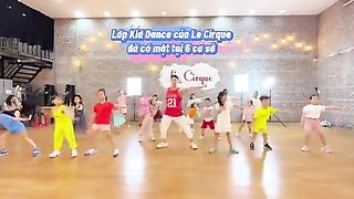 Waka Waka & Timber - Lớp học nhảy hiện đại cho trẻ con tại Hà Nội - GV- Đức