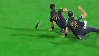 Afridi vs umer Gil fielding