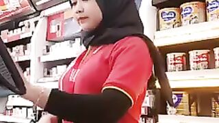 How she is single