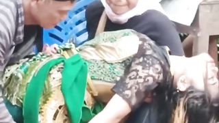 MERINDING MELIHATNYA