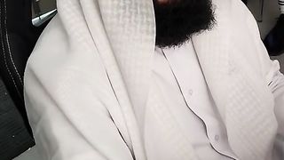 Mufti Menk playing game