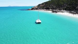 "Naviguer au Rythme des Vagues : L'Expérience Unique des Voiliers en Mer"