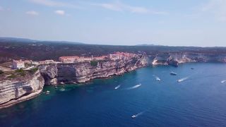 "Le Silence de la Mer : Méditations à Bord d'un Voilier"