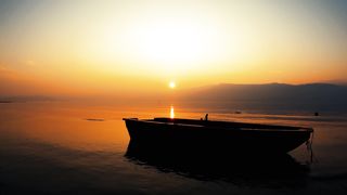 "Naviguer vers l'Inconnu : Le Voilier, la Mer et les Rêves" 2