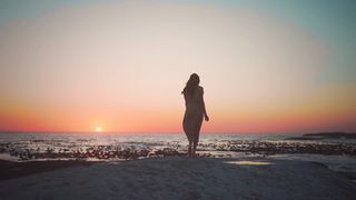 "Liberté sous le Soleil : Mes Aventures sur le Sable"