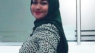 Mami jilbab bergoyang