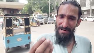غریب رکشہ ڈرائیور