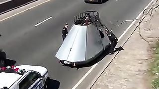A usual day in future! Police in New York tell UFO to pull over for disobeying traffic rules????