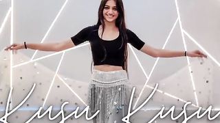 Beautiful girl dancing video##