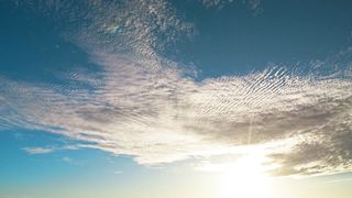 PEMANDANGAN LANGIT DAN MATAHARI FHD