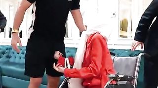 Ronaldo-meets-with-disabled-Iranian-girl-who-paints-portraits-after-she-posream-to-see-him-on-her-Insta-