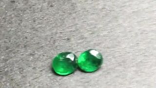 Emerald vivid Green Pair of two pieces